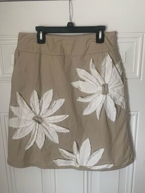 Boden Beige A-Line Skirt with White Floral Appliqués Size 8